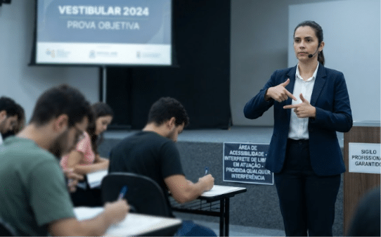 Intérprete de Libras para Concursos e Vestibulares - LeveLibras